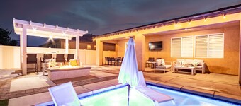 Indio Spacious Entertaining Hideaway Pool Hot Tub