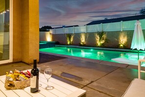 Piscina all'aperto, una piscina riscaldata