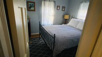 3 bedrooms, desk, iron/ironing board, travel crib