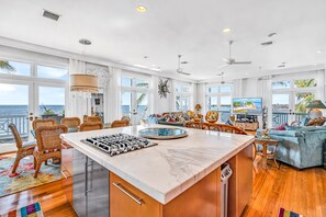 Interior - 300’ Private Beach, Pool & Rooftop w Panoramic Ocean Views (Big Pine Key)
