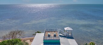 300’ Private Beach, Pool & Rooftop w Panoramic Ocean Views