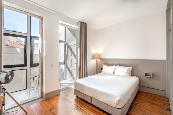 Fer et planche à repasser, accès Internet, draps fournis