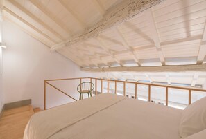 1 bedroom, iron/ironing board, internet, bed sheets