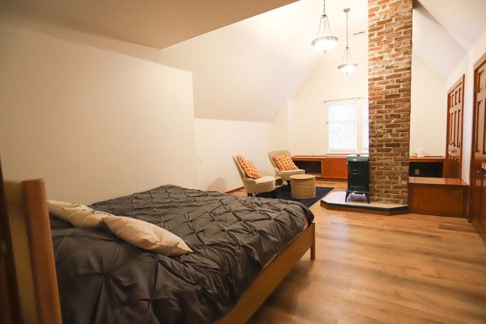 Beautiful and Spacious Farmhouse retreat The Dalles Vrbo