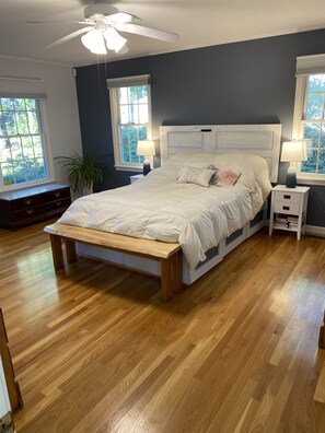 3 habitaciones, escritorio, tabla de planchar con plancha y wifi gratis 