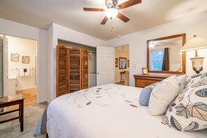 2 bedrooms, desk, WiFi, bed sheets