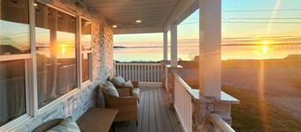 Beachfront w/ Hot Tub, Sauna, Pool, Fire pits, Grill & Panoramic Views