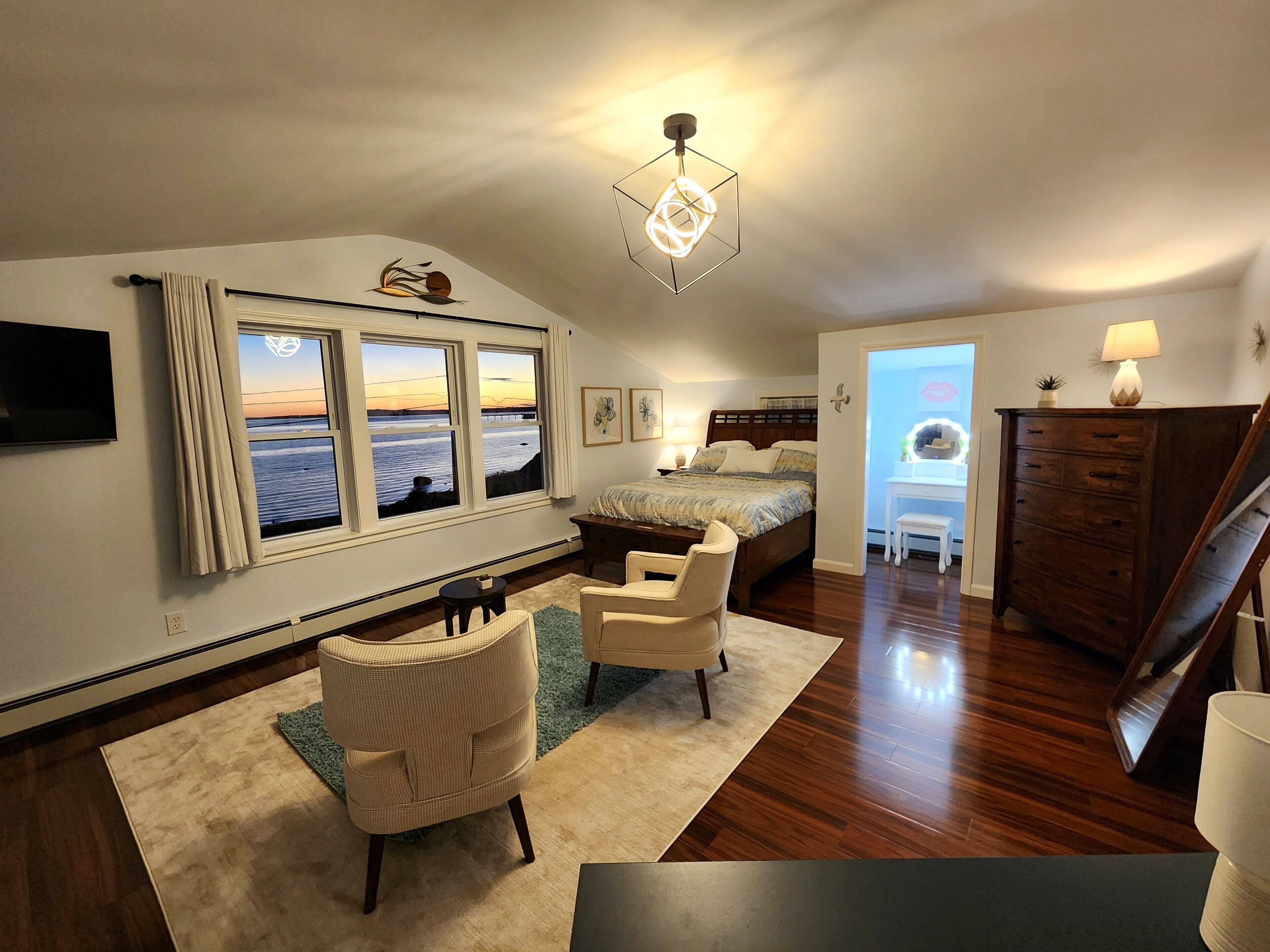 4 Schlafzimmer, Zimmersafe, Schreibtisch, Bügeleisen/Bügelbrett