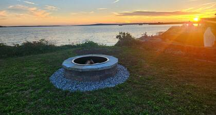 Beachfront w/ Hot Tub, Sauna, Pool, Fire pits, Grill & Panoramic Views