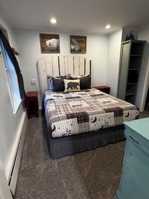 2 bedrooms, desk, iron/ironing board, free WiFi - Super Fresh Apartment Near Jay Peak! (Troy)