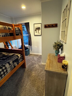 2 bedrooms, desk, iron/ironing board, free WiFi