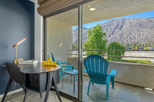 Relax @ Biarritz - Downtown Palm Springs - Pool, Hot Tub, Tennis, Mountain Views