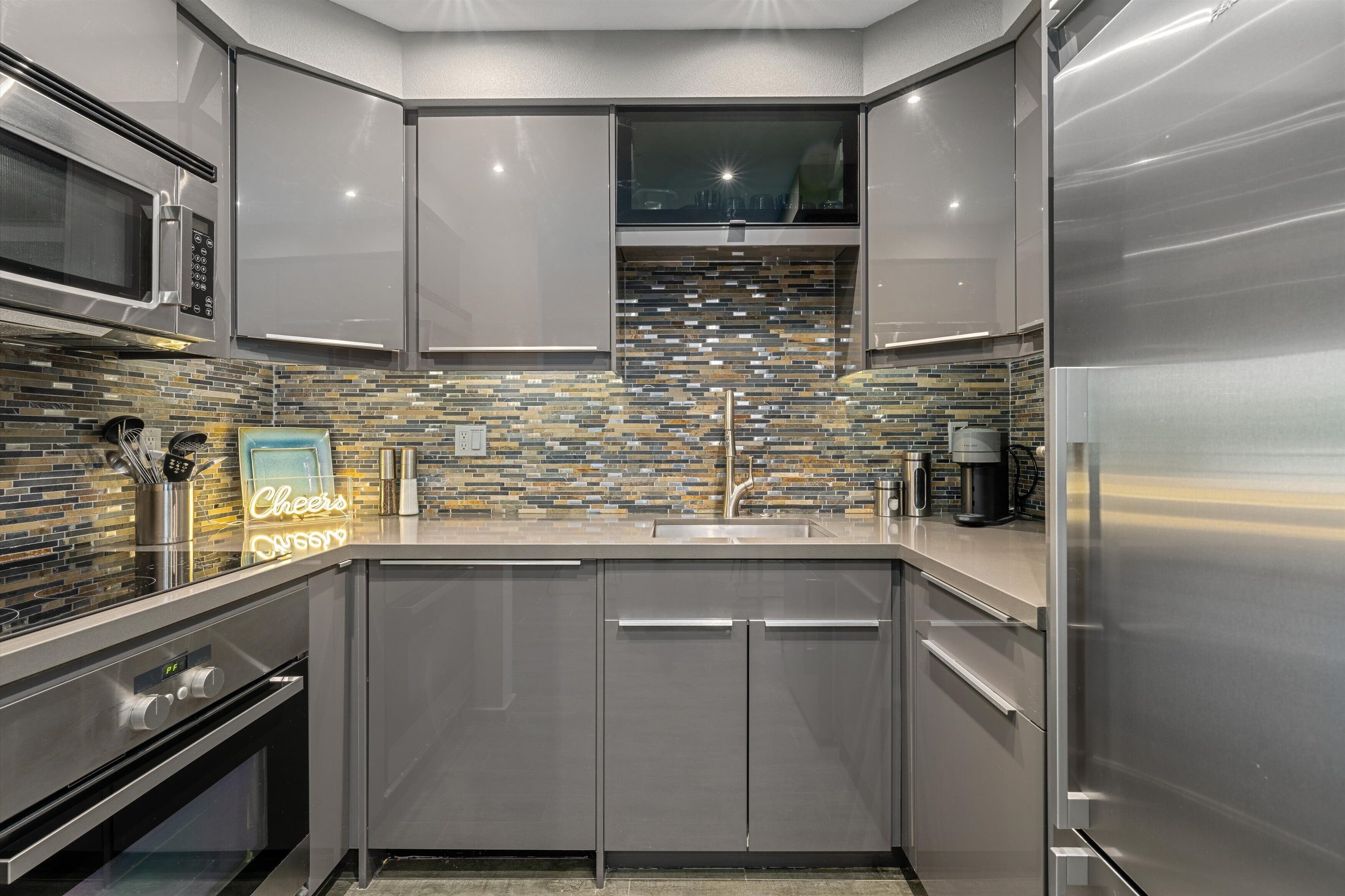 Fridge, microwave, oven, stovetop