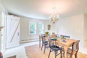 Dining - Steps to Dennis Village! 'The Blue Scallop' Home (Dennis)