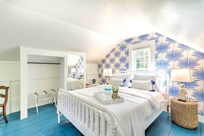 2 bedrooms, desk, Internet, bed sheets - Steps to Dennis Village! 'The Blue Scallop' Home (Dennis)