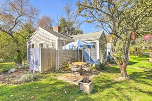 Outdoor dining - Steps to Dennis Village! 'The Blue Scallop' Home (Dennis)