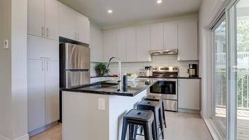 KylskÄp, mikrovÄgsugn, ugn och spishÀll