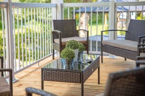 Terrace/patio - Edge of Lake Lovering - Spa - Calypso (Memphrémagog)