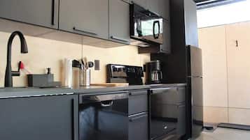 雪櫃、微波爐、焗爐、爐具