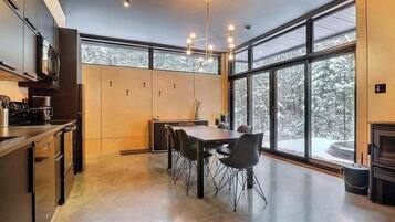 雪櫃、微波爐、焗爐、爐具