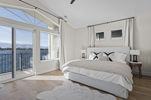 4 bedrooms, desk, iron/ironing board, free WiFi