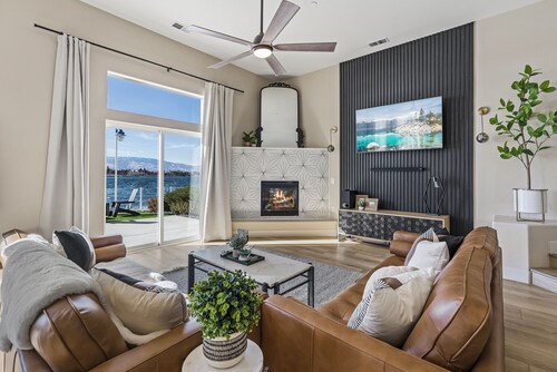 Modern Marina Lake Home with Amazing Views