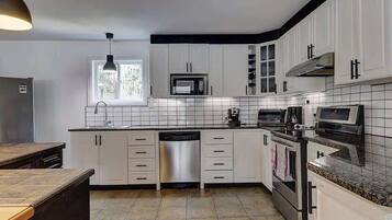 KylskÄp, mikrovÄgsugn, ugn och spishÀll