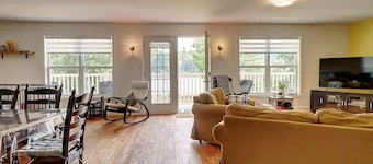 Edge of the St-François River - Spa - Dao