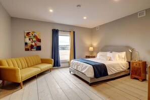 5 bedrooms, iron/ironing board, WiFi, bed sheets