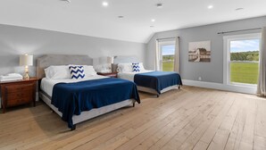 A bedroom with two beds, a wooden floor, and a large window with a view of a field. - Access to the river - Spa - Inground pool (Cookshire-Eaton)