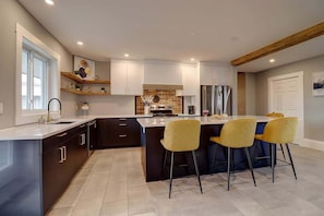 Fridge, microwave, oven, stovetop - Access to the river - Spa - Inground pool (Cookshire-Eaton)