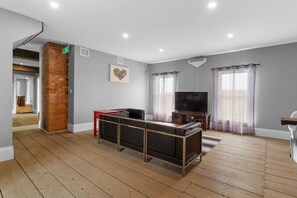 Lobby - Access to the river - Spa - Inground pool (Cookshire-Eaton)