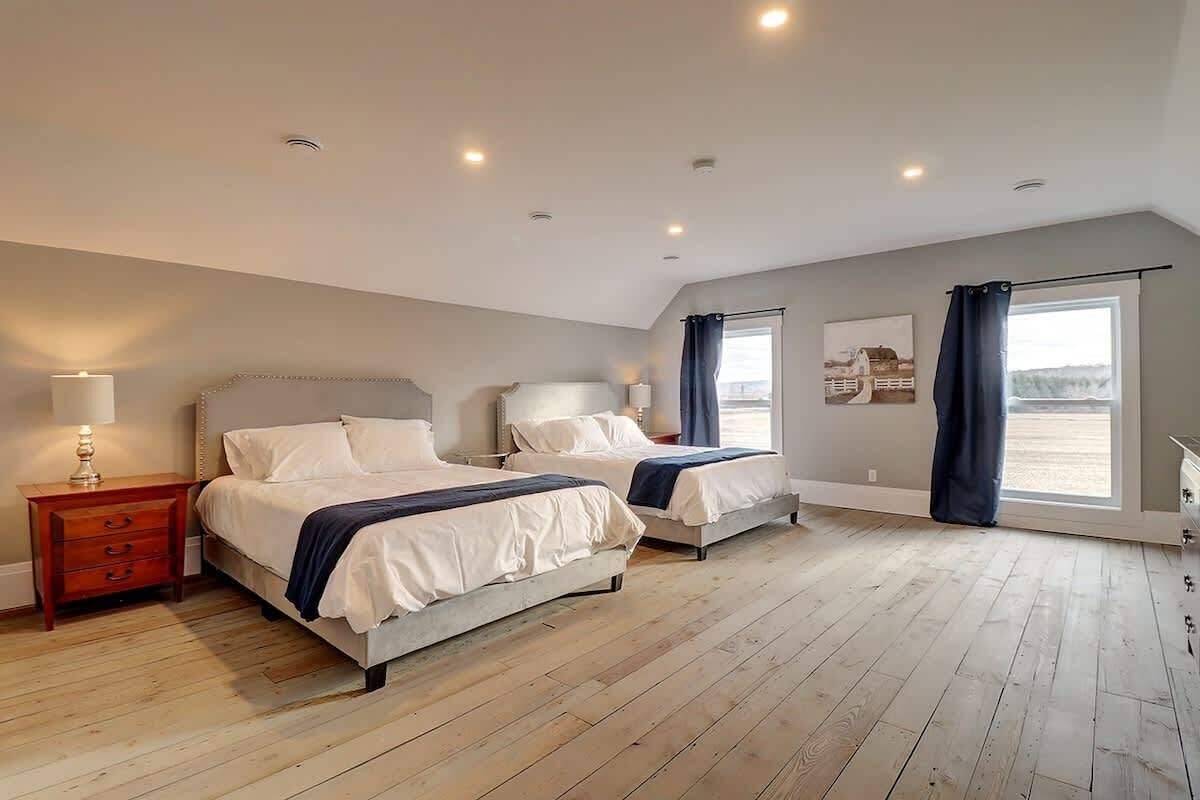 8 bedrooms, iron/ironing board, WiFi, bed sheets