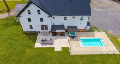 Access to the river - Spa - Inground pool