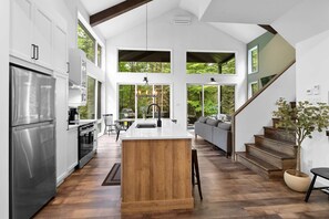 Réfrigérateur, micro-ondes, four, plaque de cuisson