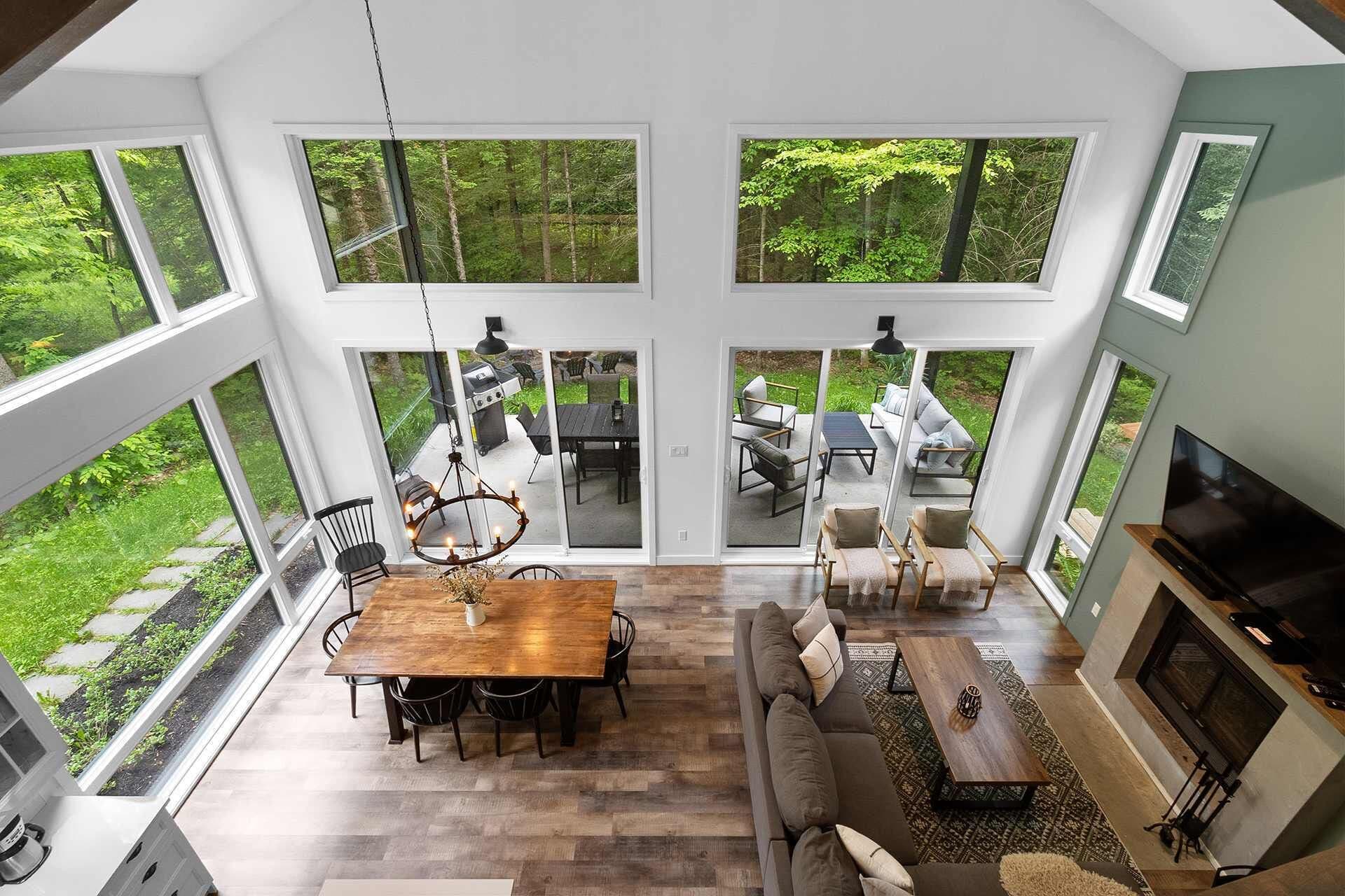 Flat-screen TV, fireplace, Netflix, streaming services