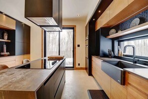 Fridge, microwave, oven, stovetop - Mont Owl's Head - Sauna - Spa - Inground Pool (Mansonville)