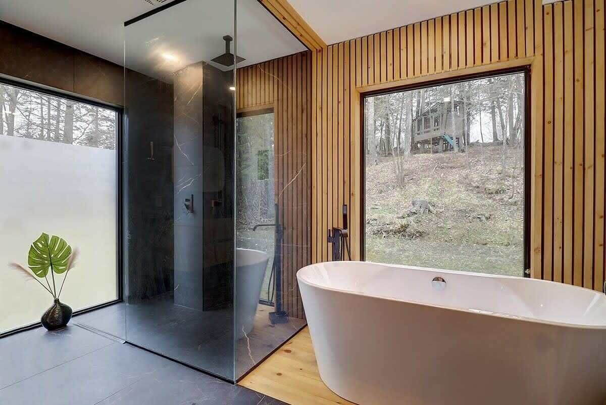 Douche, sèche-cheveux, serviettes fournies