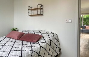 2 bedrooms, travel cot, free WiFi