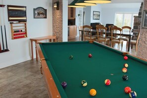 Games room - Owl's Head - Inground Pool - Spa - View - Méridien (Mansonville)