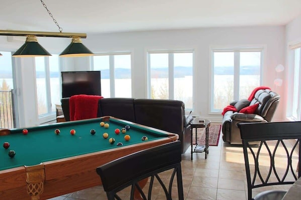 Games room - Owl's Head - Inground Pool - Spa - View - Méridien (Mansonville)