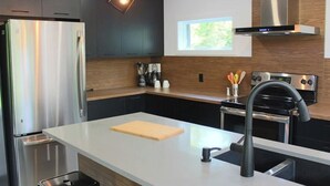 Kaffetrakter/tekoker, kjøleskap, mikrobølgeovn og ovn