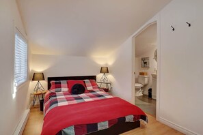 3 bedrooms, iron/ironing board, travel cot, WiFi