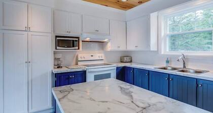 Edge of Lake Lovering - Spa - Solstice