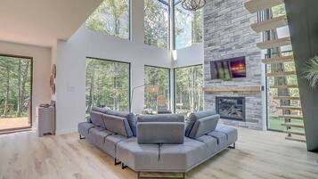 TV, fireplace