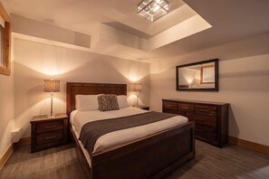 3 quartos, ferros/tábuas de passar roupa, Wi-Fi, roupa de cama