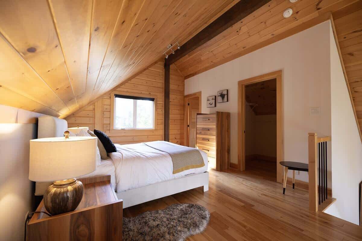 3 habitaciones, tabla de planchar con plancha, wifi y ropa de cama 