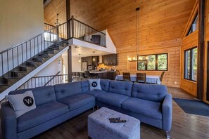 Téléviseur, foyer, lecteur de DVD, bureau