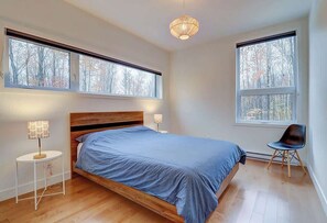 3 bedrooms, iron/ironing board, travel cot, WiFi