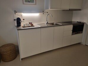 Refrigerador, microondas, horno, lavavajillas